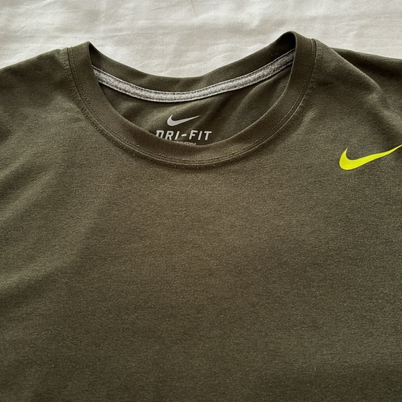 Mens Nike DRI-Fit Top - Picture 3 of 5